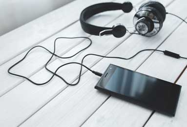 国足留洋传奇，24岁在德甲当主力，娶舞蹈演员生一子，如今怎样了